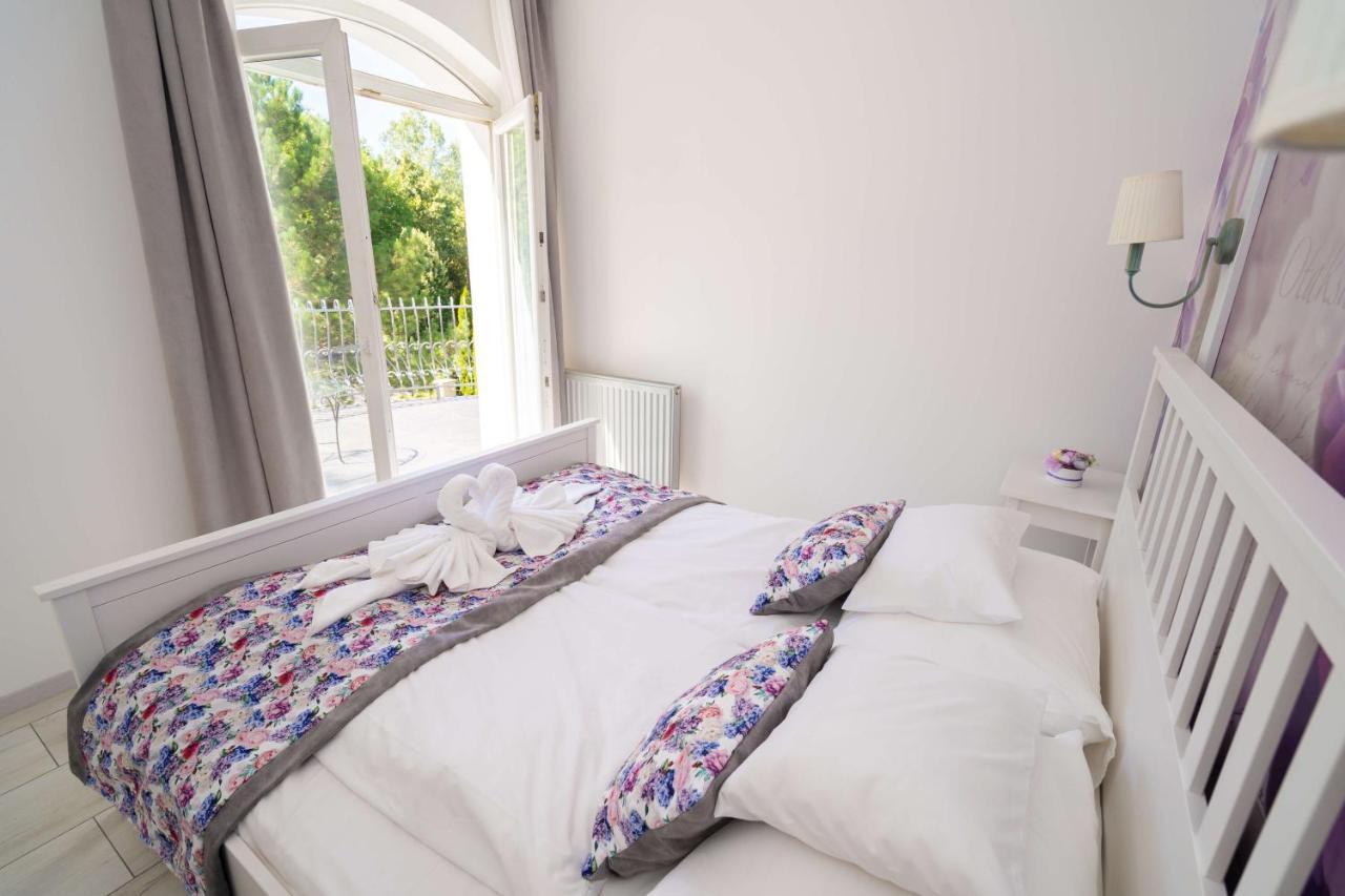 Rose Garden Bed & Breakfast