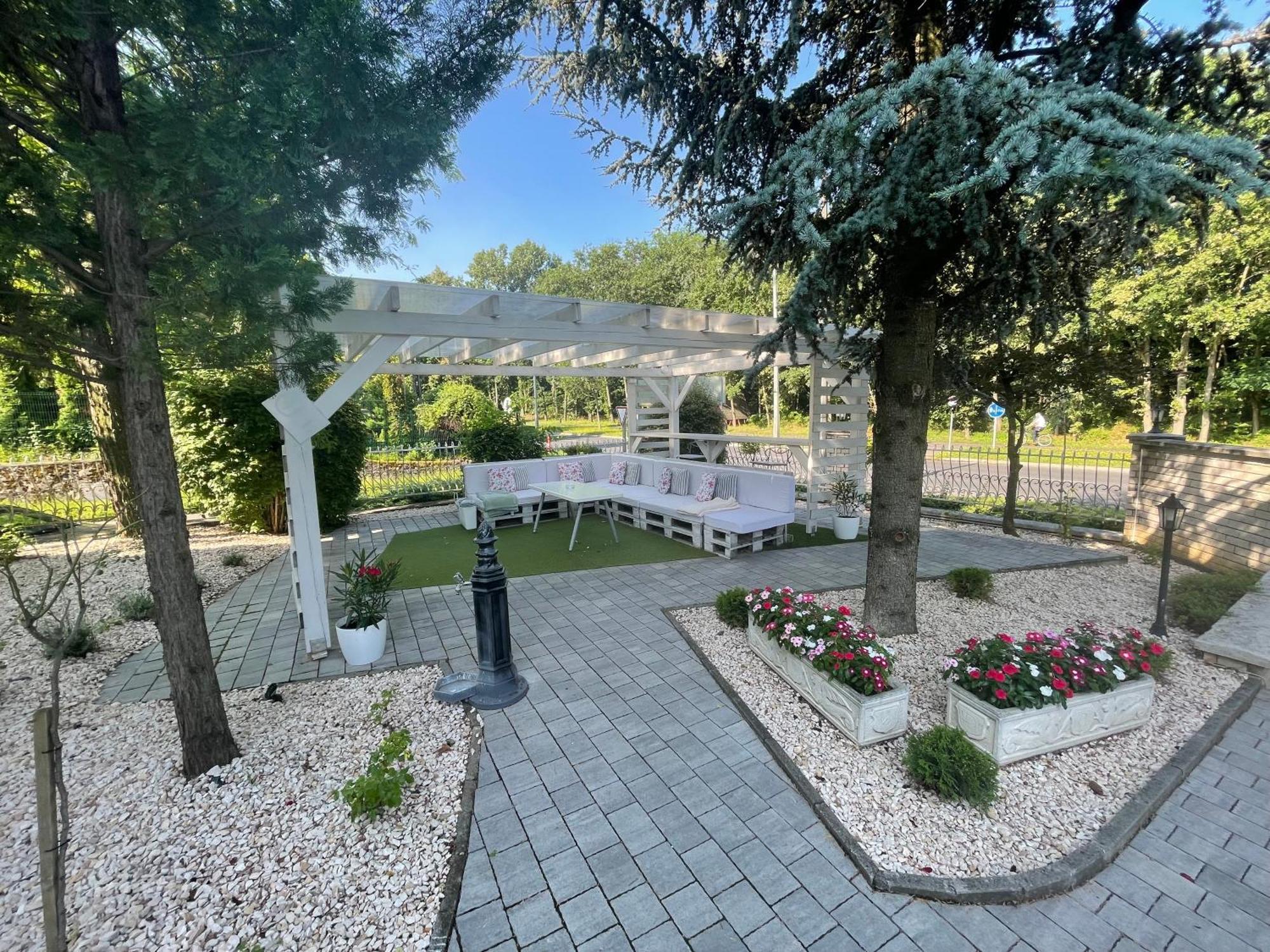 Bed & Breakfast Rose Garden *